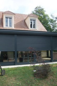 Οροφή με σοφίτα και κεραμικά πλακίδια