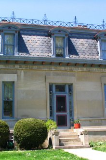 Οροφή με σοφίτα και διακόσμηση από σφυρήλατο σίδηρο