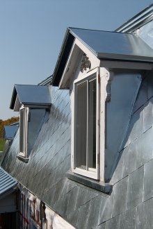 Μεταλλική στέγη με σοφίτα