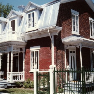 Σιδερένια στέγη με σοφίτα