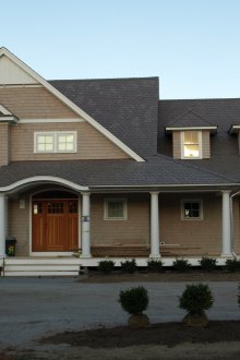 Στέγη με σοφίτα και βεράντα