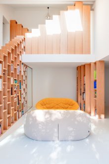 Φουτουριστικό ράφι σαλόνι