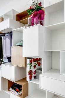 Ράφια για σαλόνι στο εσωτερικό