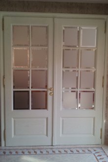 Κλασική εσωτερική πόρτα με γυαλί