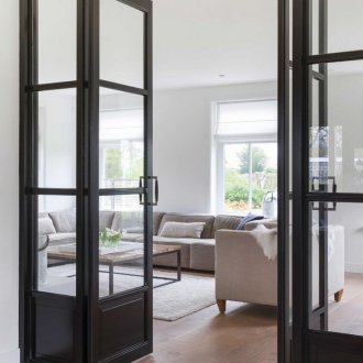 Εσωτερική πόρτα με γυαλί και διαστολέα