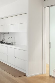 Εσωτερική πόρτα με γκρι γυαλί