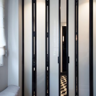 Πτυσσόμενη εσωτερική πόρτα με γυαλί