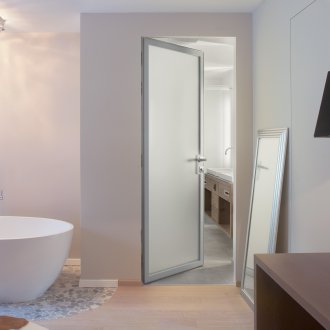 Εσωτερική πόρτα με γυαλί στο μπάνιο