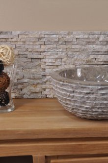 Διακόσμηση τοίχου με διακοσμητική μικρή πέτρα