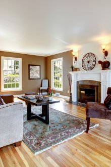 Ο συνδυασμός καφέ στο εσωτερικό του καθιστικού