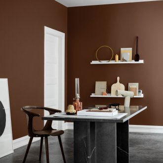 Ο συνδυασμός καφέ στο εσωτερικό του μινιμαλισμού