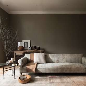 Καφέ τοίχους στο εσωτερικό