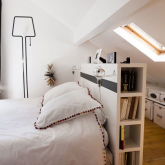 Κάλυμμα κεφαλιού στο παράθυρο της σοφίτας