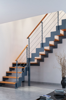 Σκάλα στον δεύτερο όροφο σε μεταλλικό σκελετό