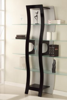 Όμορφα ράφια με ράφια από γυαλί