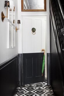 Τα πάνελ τοίχου για το διάδρομο μαύρο