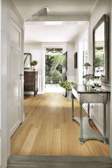 Πάνελ τοίχου για το διάδρομο στο σπίτι