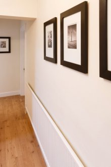 Πάνελ τοίχου για διάδρομο με καλοριφέρ