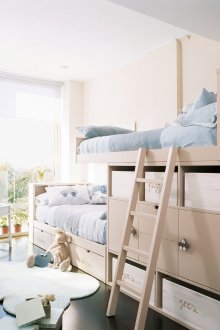 Σχέδιο νηπιαγωγείου για τρία παιδιά με συρτάρια