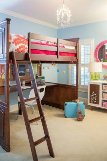 Κουκέτα παιδικό κρεβάτι στο δωμάτιο