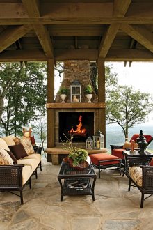 Αίθριο με στέγη και τζάκι