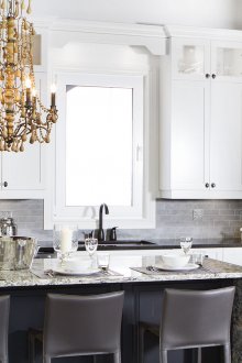 Σχεδιασμός κουζίνας 20 τ.μ. με πολυέλαιο