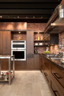 Σχεδιασμός κουζίνας καρυδιάς 20 τ.μ.