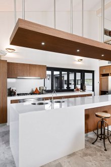 Σχεδιασμός κουζίνας 20 τετραγωνικών μέτρων με καπλαμά