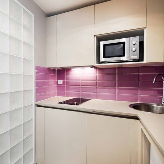 Σχεδιασμός κουζίνας 20 τ.μ. φωτεινό