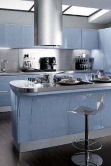 Γυαλιστερή μπλε κουζίνα