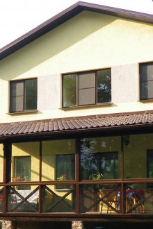 Τζάμια βεράντα σε εξοχική κατοικία