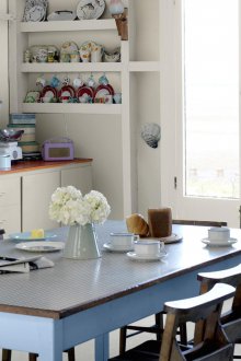 Τραπέζι κουζίνας σε μπλε αποχρώσεις