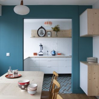 Μπλε τραπεζαρία κουζίνα