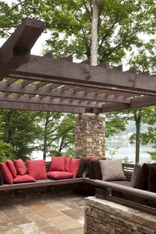 Εξωτερική βεράντα με διακοσμητικό θόλο