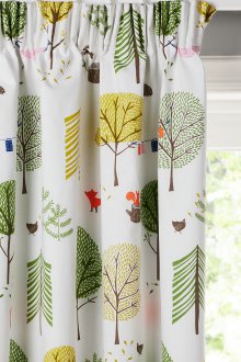 Σχεδιασμός κουρτίνες για παιδιά δωμάτιο με δέντρα