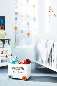 Σχεδιασμός κουρτινών για παιδικό δωμάτιο με πόλκα