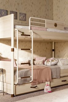 Όμορφη κρεβατοκάμαρα με σκάλες