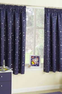 Σχεδιασμός κουρτίνων για ένα παιδικό δωμάτιο τον αστρικό ουρανό