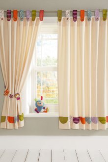 Σχεδιασμός κουρτινών για ένα πολυτελή παιδικό δωμάτιο