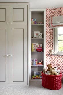 Σχεδιασμός κουρτινών για δωμάτιο Ρωμαϊκού παιδιού με γεωμετρικό σχέδιο.