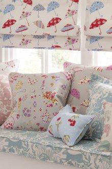 Ρωμαϊκή σχεδίαση κουρτινών για παιδικό δωμάτιο