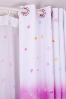 Σχεδιασμός κουρτινών για παιδικό δωμάτιο με αστέρια.