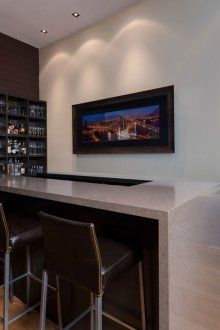 Ο σχεδιασμός της κουζίνας με ένα συνοπτικό μπαρ