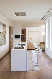 Σχεδιασμός κουζίνας με μετρητή χάλυβα