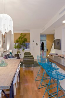 Σχεδιασμός κουζίνας με μπαρ πρωινού σε διαμέρισμα στούντιο