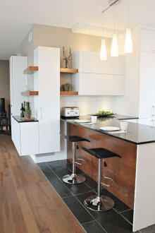 Σχεδιασμός κουζίνας με γωνιακή μπάρα