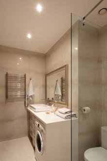 Μοντέρνο στυλ μπάνιο με μηχανή