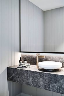 Σύγχρονο λουτρό με νιπτήρα