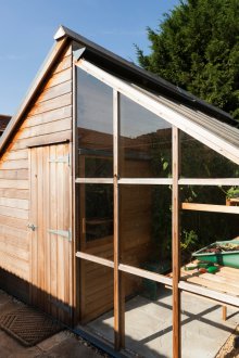 Χώρος αλλαγής σπιτιών με το θερμοκήπιο