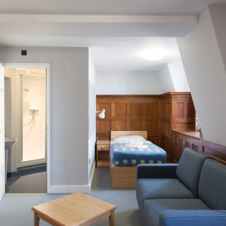 Θέση στο δωμάτιο με ξύλινη επένδυση